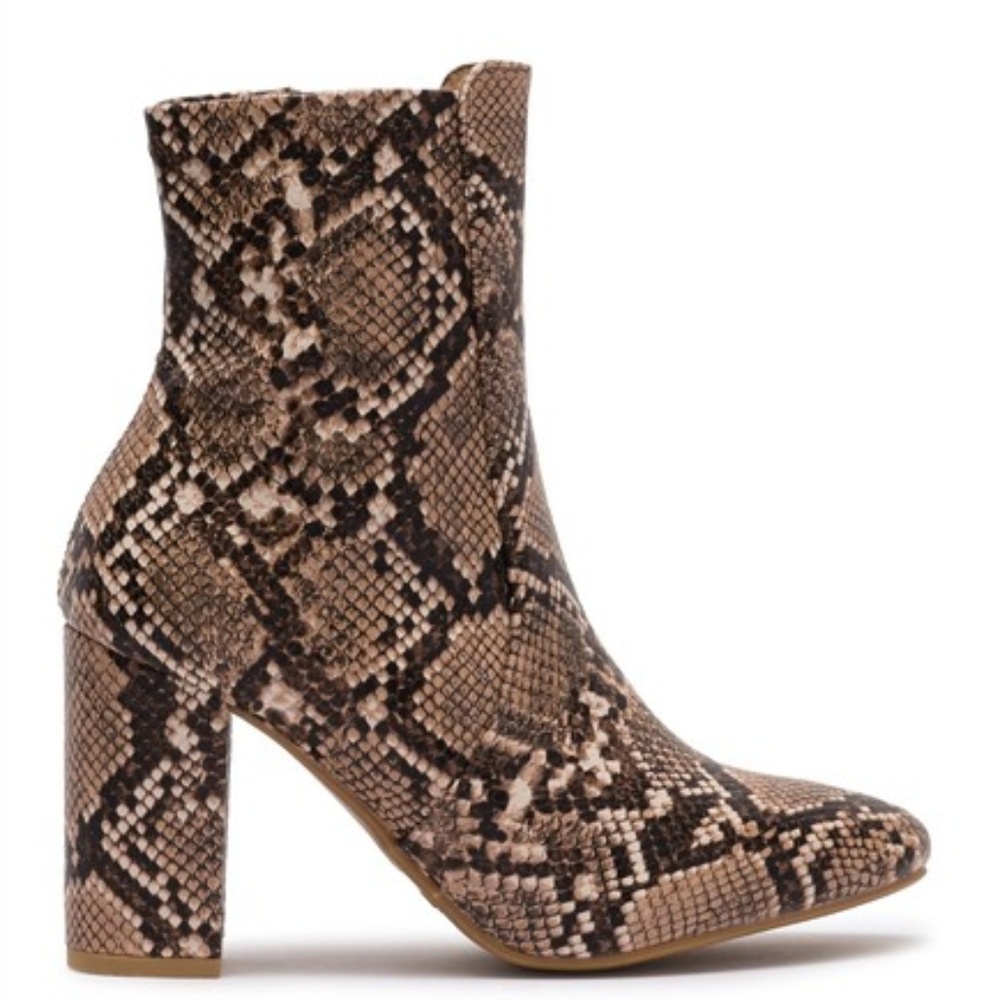 HEELS BROWN SNAKESKIN sz 9 M NWT